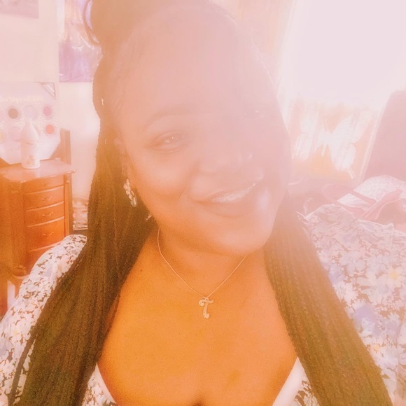 LIVE FLYER! WELCOME TO MY CLOSET! - Picture 7 of 13